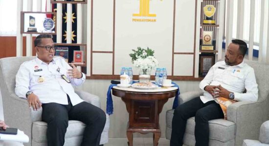 Dinas PMD Buru & Kanwil Kemenkum Maluku Bahas Pelindungan Batik