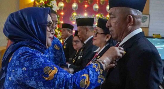 HUT ke-54 KORPRI, 6 ASN Pemkot Ambon Terima Satyalancana Karya Satya