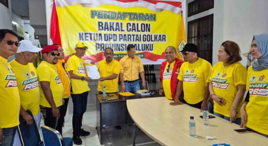 Boy Sangadji Ambil Formulir Pendaftaran Balon Ketua DPD Golkar Maluku