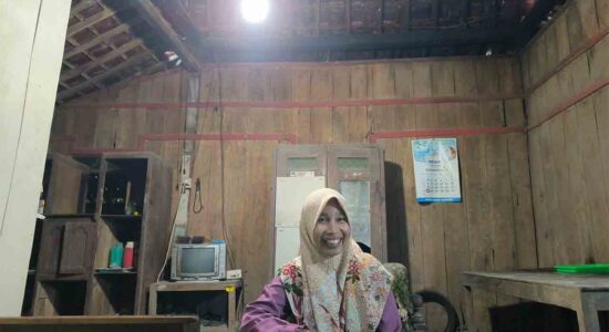 Terang yang Dinanti, Kisah Karmini Rasakan Kemerdekaan Energi Bersama PLN