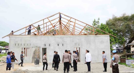 Tinjau Pembangunan Gedung SPPG, Kapolda Maluku Perintahkan Kapolres Malteng Awasi Ketat